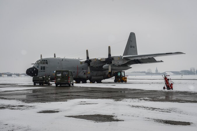 De Belgische C-130 worden in Melsbroek klaargemaakt voor hun missie in Mali.