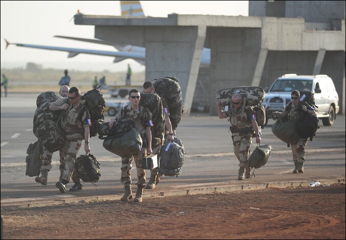 Franse militairen arriveren in Mali.
