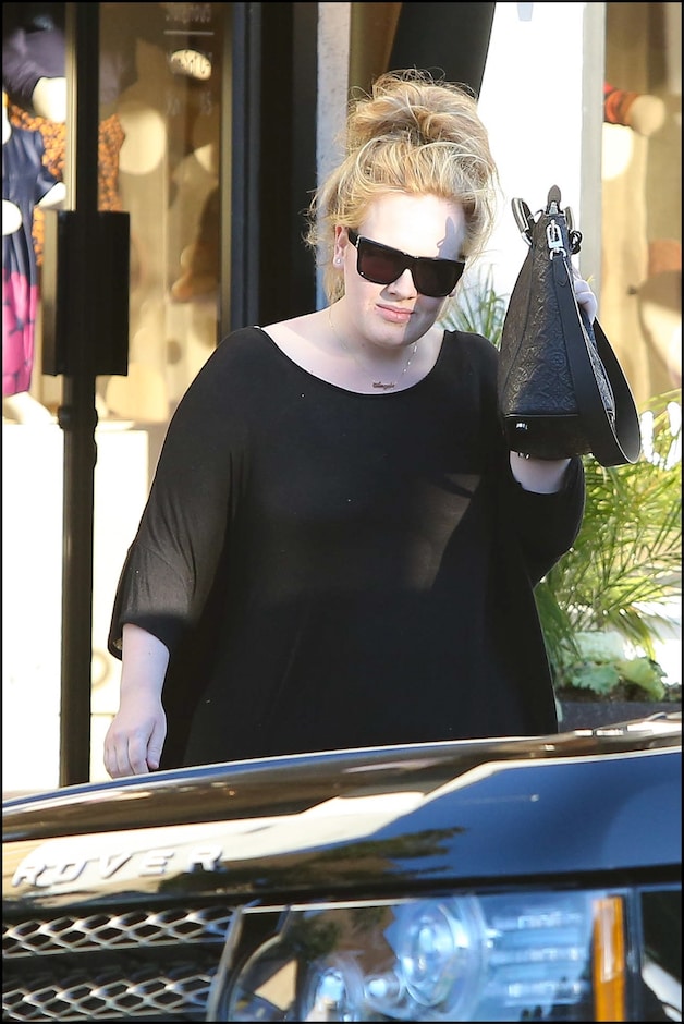 Adele met de bewuste ketting.