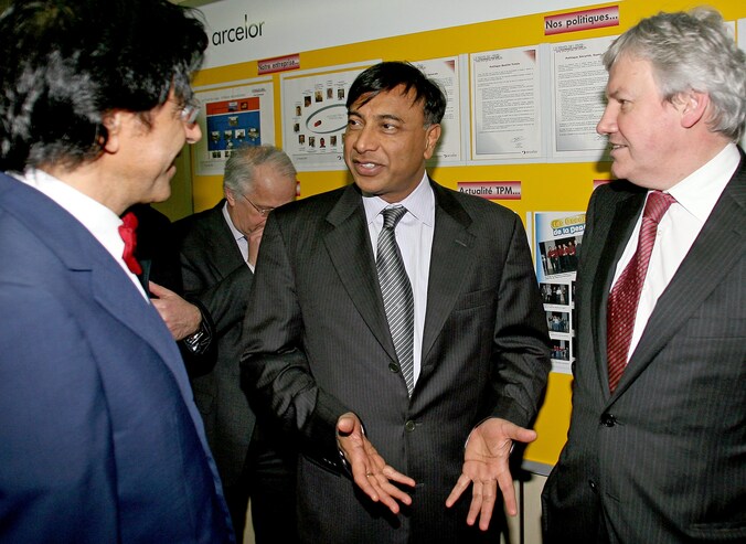 Elio De Rupo (links) en Lakshmi Mittal (midden) in 2007.