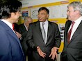Elio De Rupo (links) en Lakshmi Mittal (midden) in 2007.