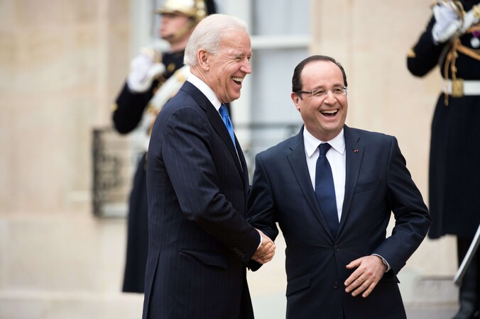 De Amerikaanse vice-president Joen Biden en de Franse president François Hollande.