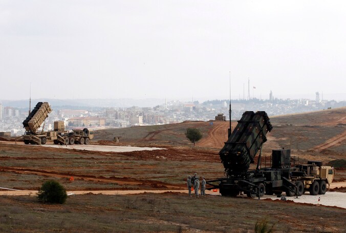 Eerder al heeft de NAVO Patriots ontplooid aan de Turkse grens met Syrië.