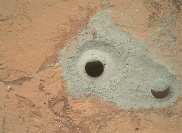 Het poeder dat Curiosity vorig jaar al uit het Marsoppervlak boorde.