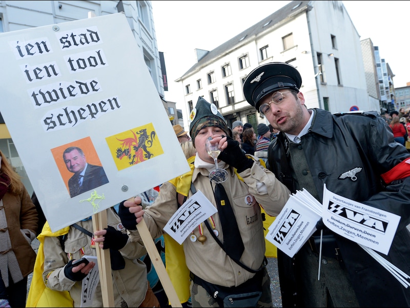 De carnavalsgroep Eftepie ging in 2013 verkleed als SS'ers de straat op en tackelde de Aalsterse coalitie met het uitdelen van 'SS-VA'-vlaggetjes. Verschillende organisaties, tot de UNESCO toe, reageerden verbolgen op de satire.
