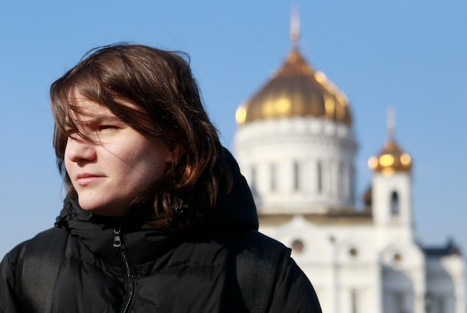 Pussy Riot-lid Yekaterina Samutsevich is voorwaardelijk vrij. Ook al poseerde ze vandaag voor de Moskouse kathedaal, met de actie van vandaag deed ze niet mee.