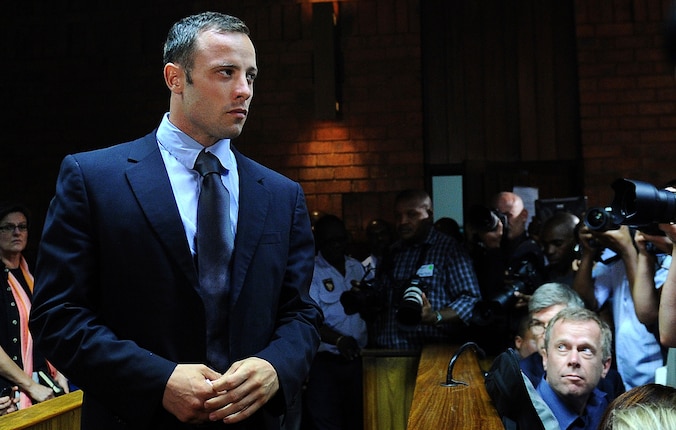 Oscar Pistorius wordt beschuldigd van moord, hij werd op borgtocht vrijgelaten.