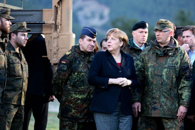 Bondskanselier Angela Merkel bezoekt de Duitse troepen.