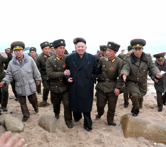 De Noord-Koreaanse leider Kim Jong-Un bracht een bezoek aan zijn troepen.