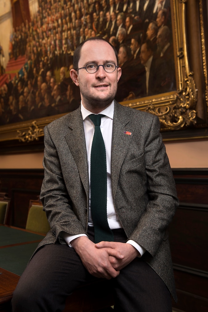 Burgemeester Van Quickenborne laat de Jeugdraad beslissen of 14- en 15-jarigen voortaan een GAS-boete kunnen krijgen in Kortrijk.