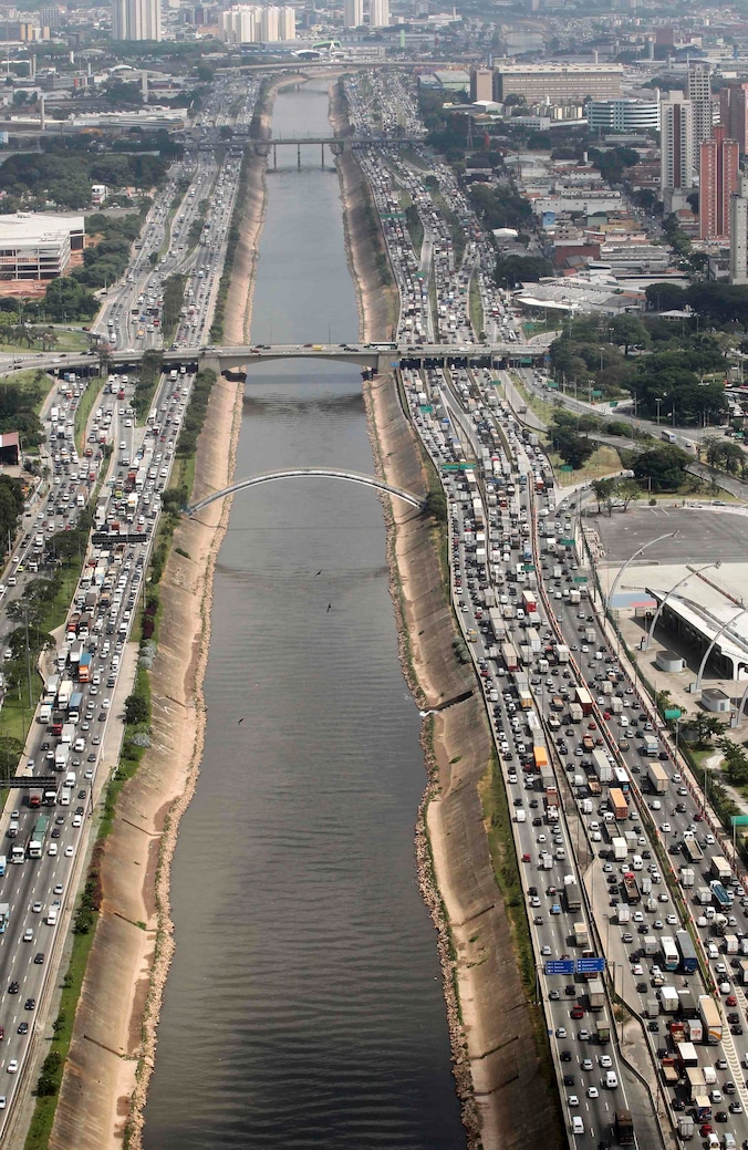 Door de belastingvrijstelling op auto's en motorfietsen groeide het wagenpark in Brazilië spectaculair aan.