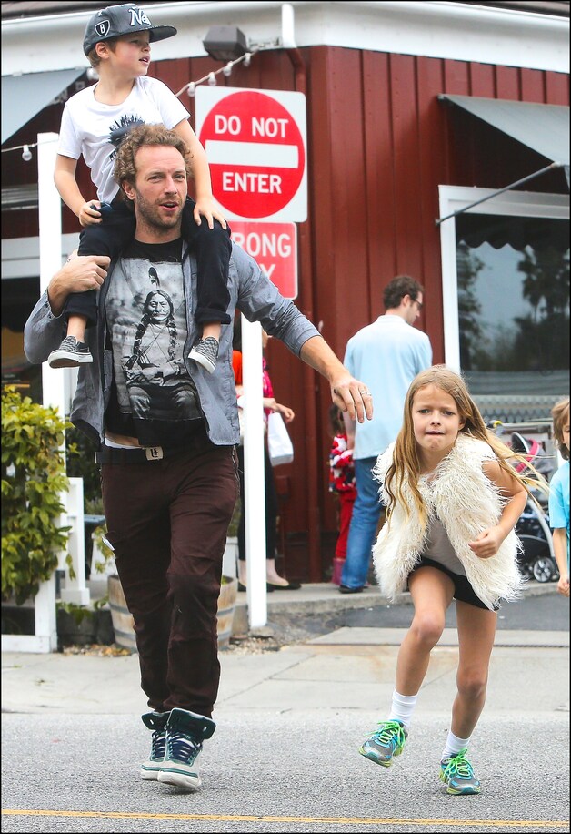 Chris Martin op stap met Apple en Moses.