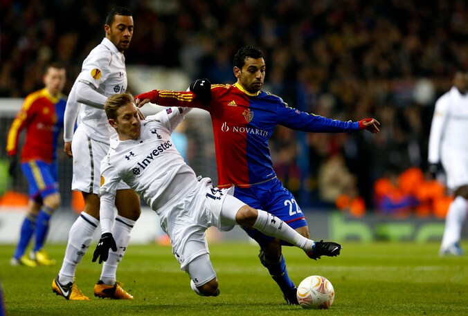 Mohamed Salah (rechts) in actie tegen Tottenham