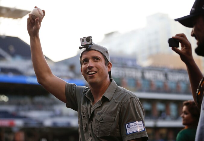 Oprichter en CEO Nick Woodman met een GoPro-camera op zijn hoofd.