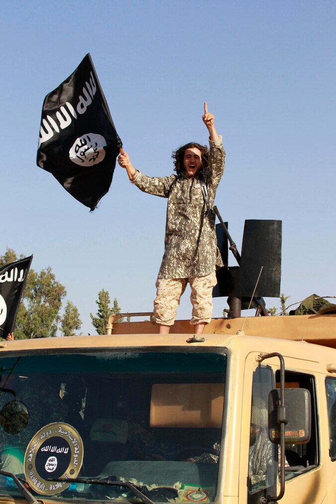 Een IS-strijder in de Syrische stad Raqqa.