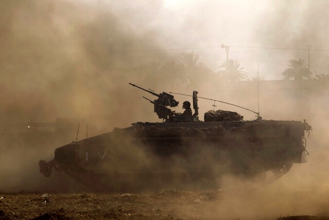 Een Israëlische tank aan de grens met Gaza.