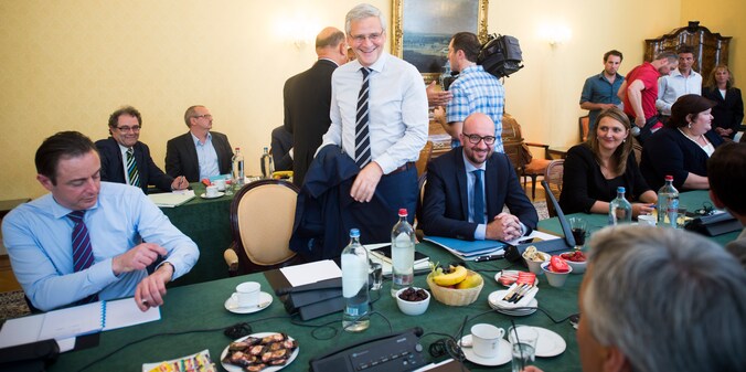 De onderhandelaars zitten vandaag voor het eerst samen om een federale regering te vormen.