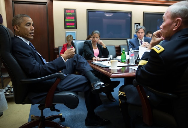 De Amerikaanse president Barack Obama overlegt met de nationale veiligheidsraad in het Witte Huis.
