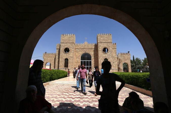 Christenen voelen zich bedreigd door IS en schuilen in een kerk in Arbil.