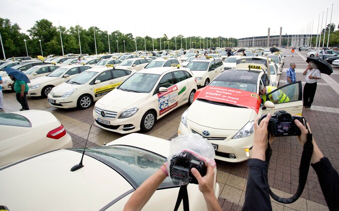 In juni kwamen duizenden taxibestuurders in Berlijn op straat om te protesteren tegen taxi-apps als Uber.