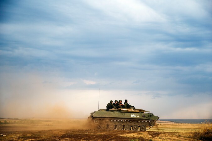 Een russische tank aan de Oekraïense grens.