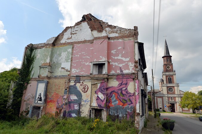 Graffiti op de gevel van een huis in Doel.