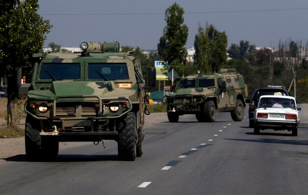 Russische militairen op weg naar de grens met Oekraïne.