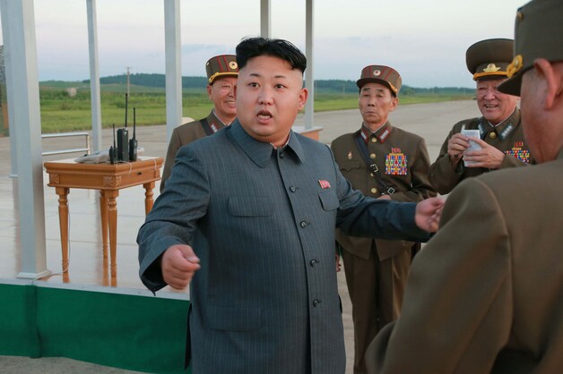 Kim Jong Un in augustus 2014 op bezoek bij het Noord-Koreaanse leger.