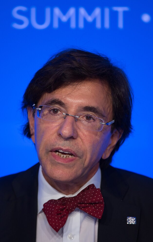 Elio Di Ropo op de NAVO-top.