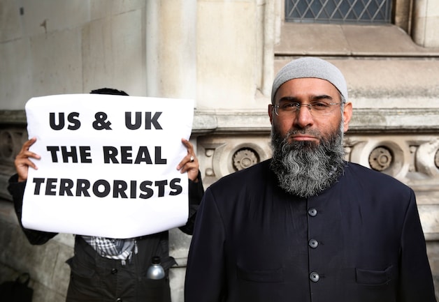 Anjem Choudary bij een protest aan een Londense rechtbank. Foto uit 2012.