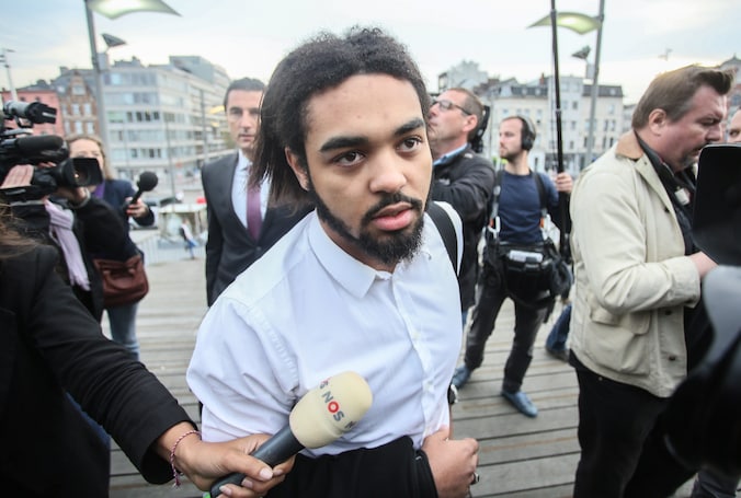 Jejoen Bontinck arriveert bij de rechtbank van Antwerpen voor het terrorismeproces tegen leden van de radicaal islamitische organisatie Sharia4Belgium.