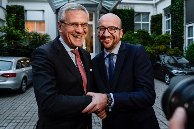 Kris Peeters (links) en Charles Michel (rechts).