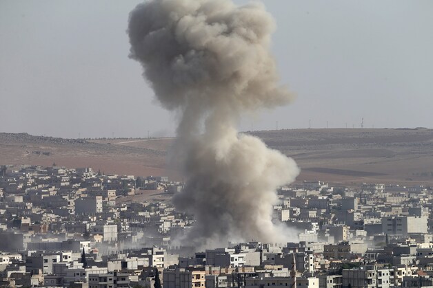 Een foto van Kobane, vanuit Turkije genomen.