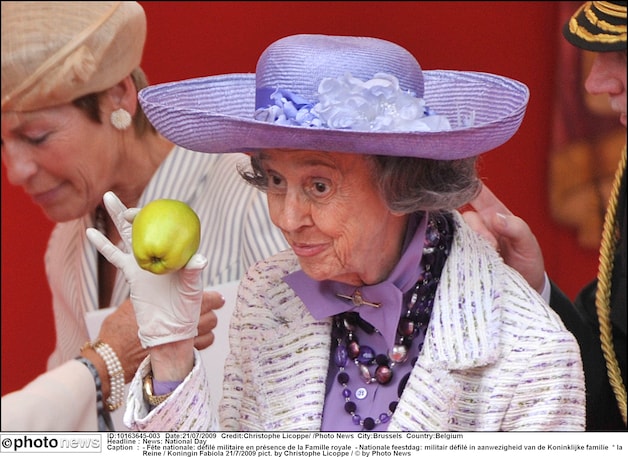 Koningin Fabiola op het militair défilé op de nationale feestdag in 2009.