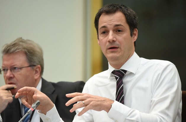 Volgens minister De Croo zal het beantwoorden van noodoproepen gegarandeerd zijn.