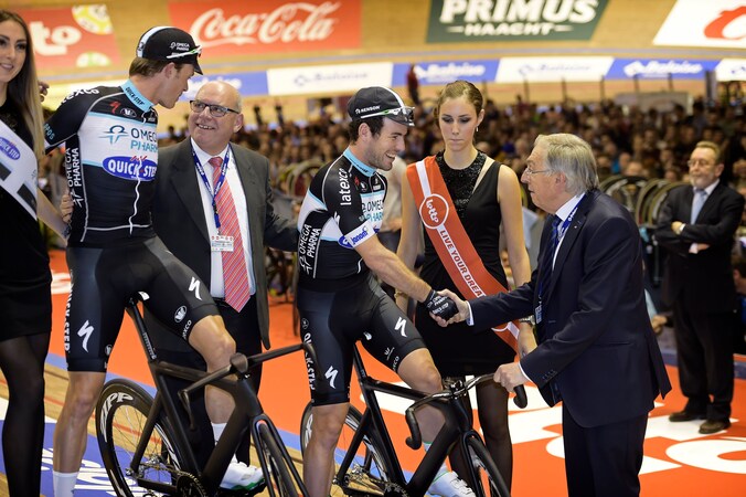 Patrick Sercu groet Mark Cavendish.