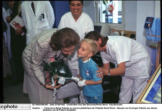 In 1997 bezocht koningin Fabiola de kinderafdeling van het Sint-Pietersziekenhuis in Brussel.