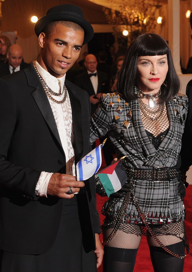 Brahim Zaibat en Madonna als koppel op de rode loper tijdens The Met Ball in New York begin mei 2013.
