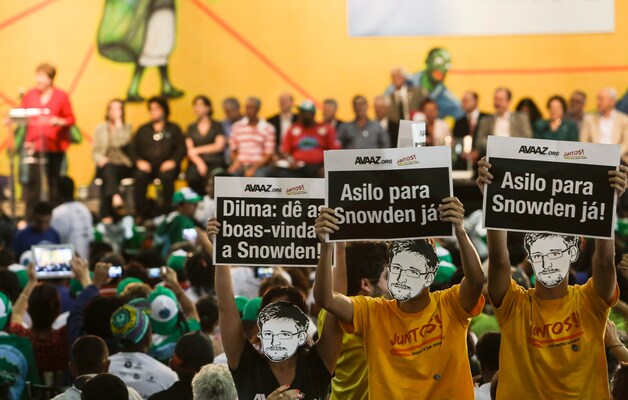 Een demonstratie van Brazilianen pro-Snowden. Sinds zijn onthullingen staan de relaties tussen de VS en Brazilië op scherp. Maar een asielaanvraag blijft voorlopig uit.