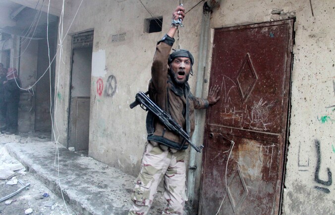 Een strijder van het Vrije Syrische Leger in Aleppo.