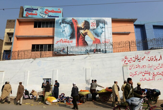 Archiefbeeld van de bioscoop Shama in Peshawar, die bekendstond voor het vertonen van Pakistaanse erotische films.