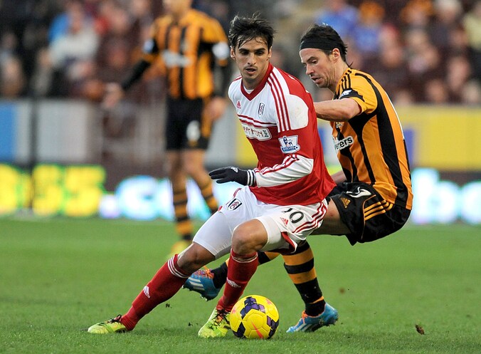 Bryan Ruiz (links), hier in duel met George Boyd van Hull City.