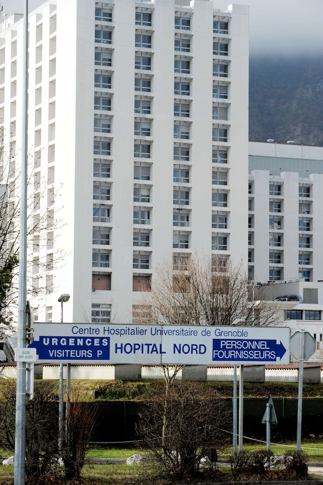 Het ziekenhuis in Grenoble, waarnaar Schumacher werd afgevoerd.