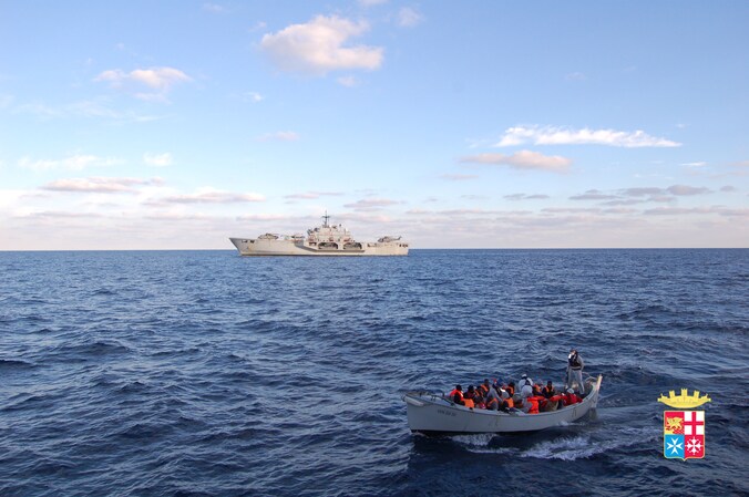 Sinds oktober heeft de Italiaanse marine al meer dan 13.000 vluchtelingen uit zee opgevist.