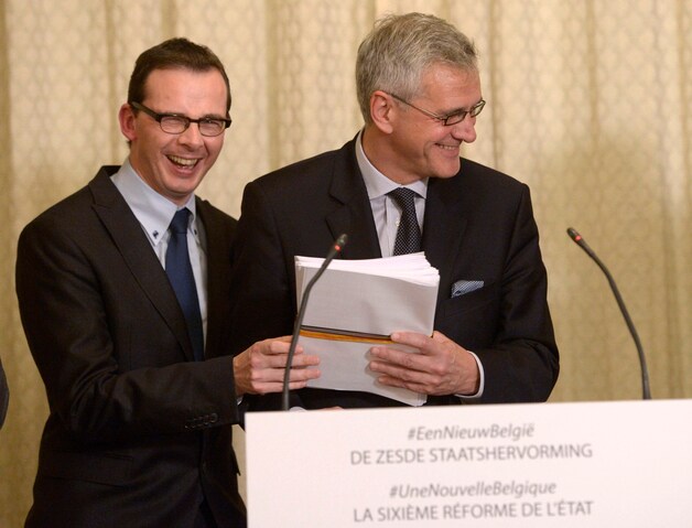 CD&amp;V-voorzitter Wouter Beke en Vlaams minister-president Kris Peeters, beiden goed geluimd.