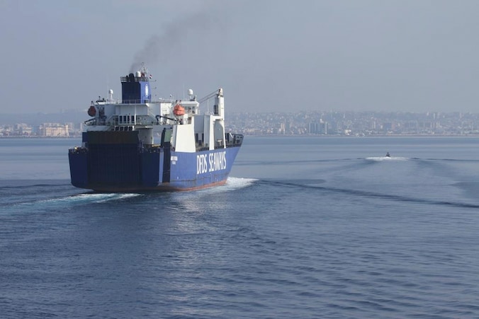 Het Deense cargoschip Ark Futura vertrok op 7 januari met de eerste lading chemische wapens vanuit de Syrische haven van Latakia.