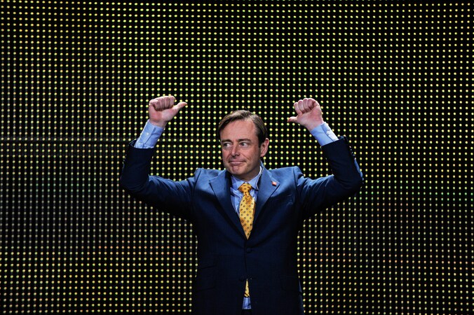 "Naarmate de jaren verstrijken en je af en toe onpopulaire beslissingen moet nemen, kan die populariteit snel afnemen", weet Bart De Wever.