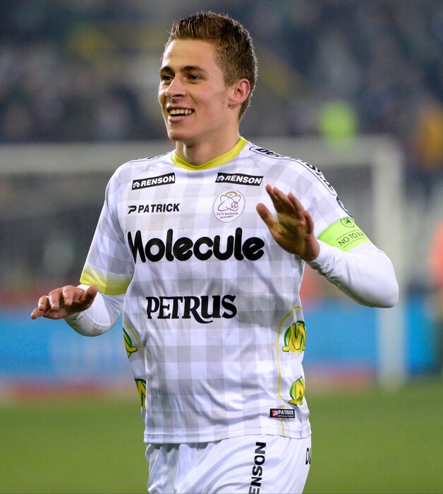 Thorgan Hazard juicht na wellicht zijn laatste goal voor Zulte Waregem.