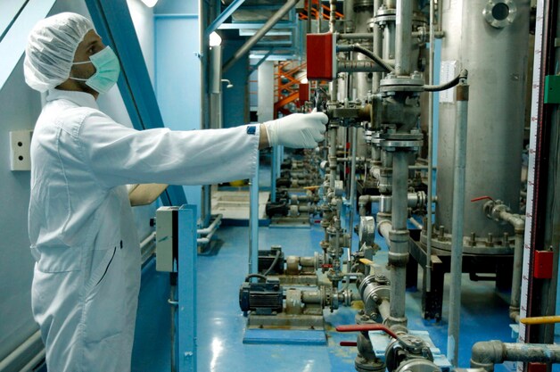 Een controle door iemand van het Internationale Atoomagentschap in Isfahan.