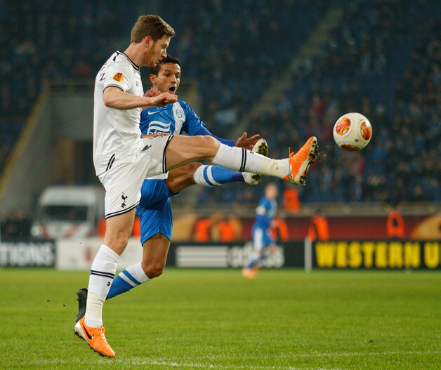 Jan Vertonghen in duel met Matheus.